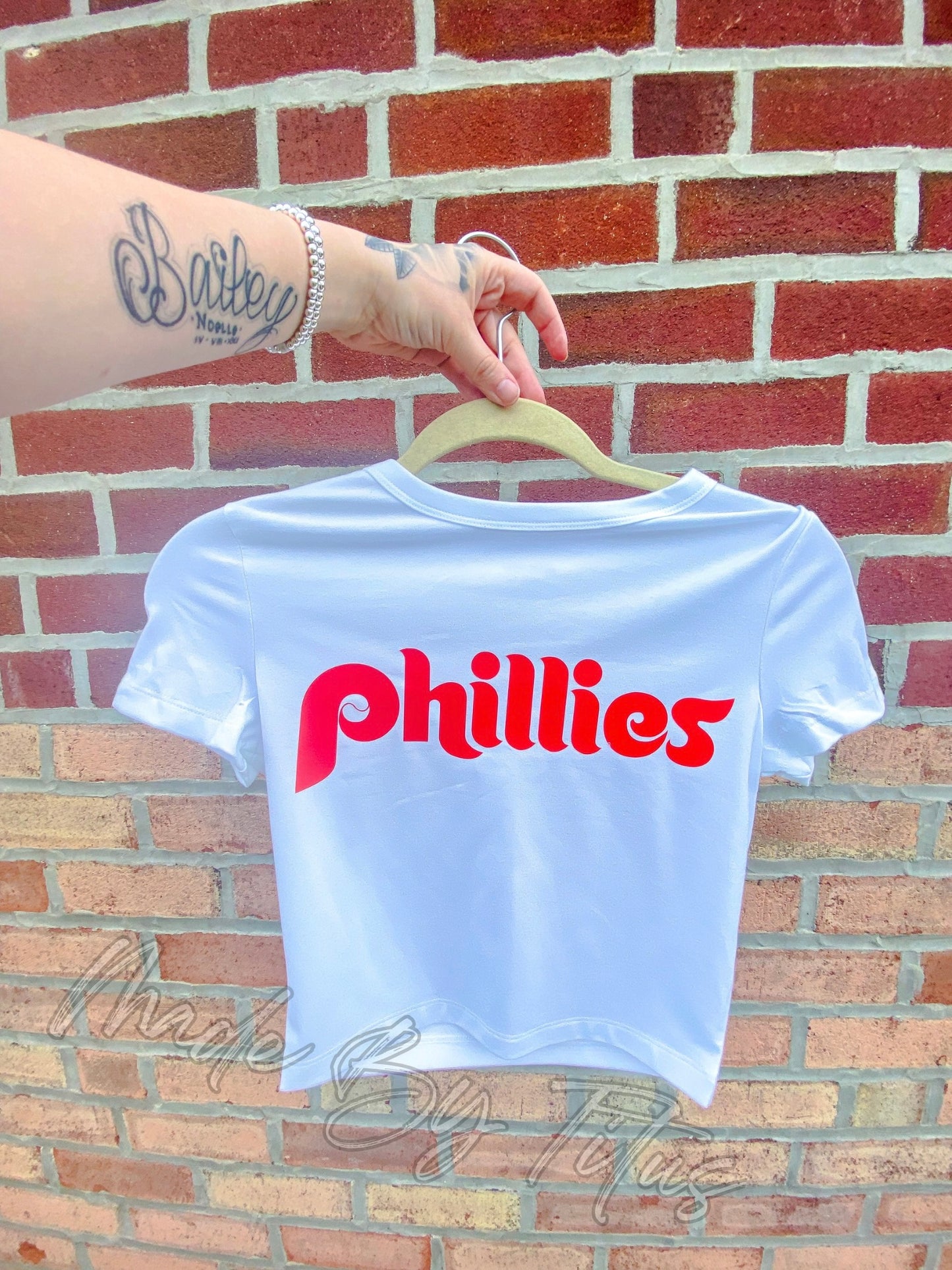Red Phils Baseball Cropped Tee