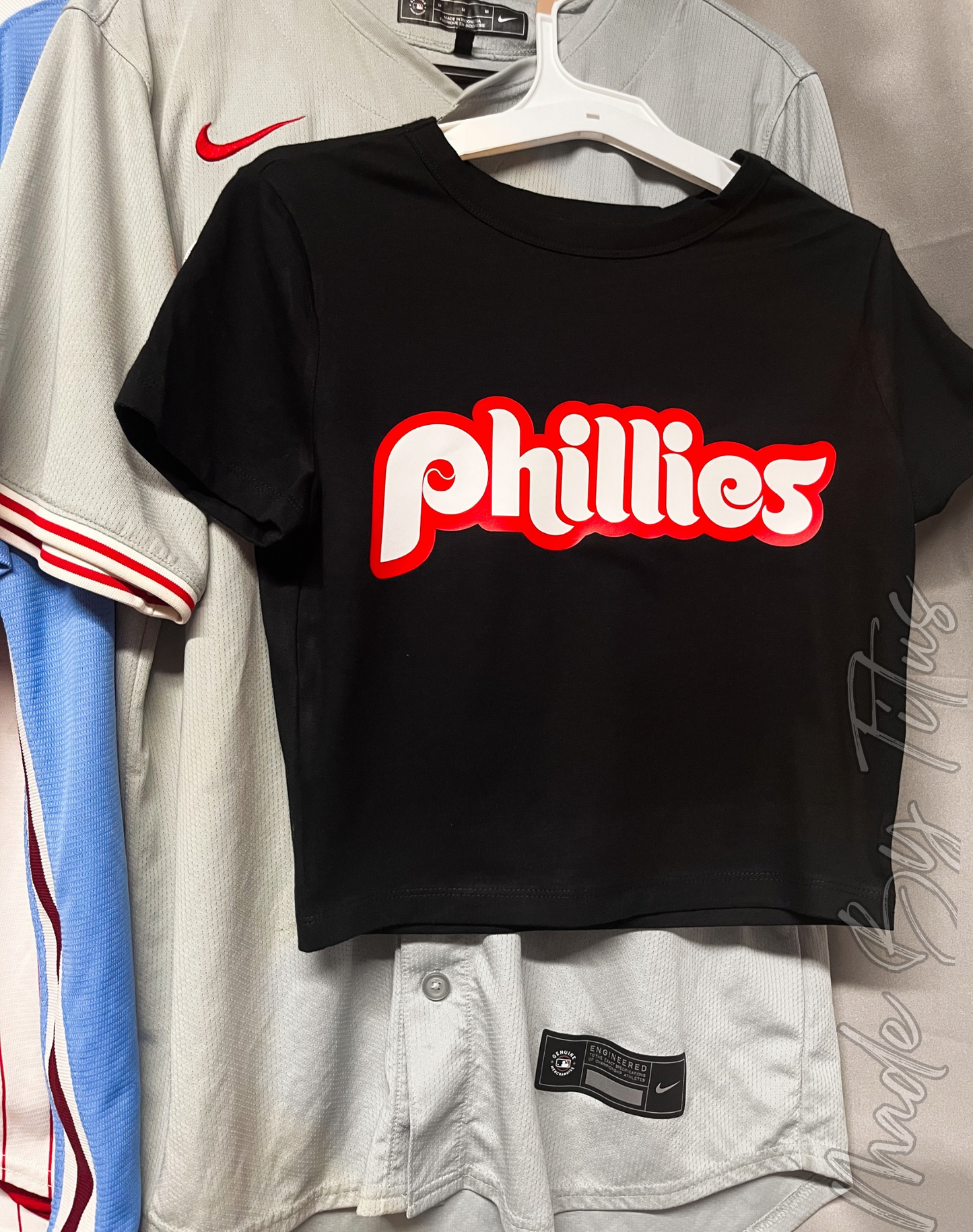 Black Phillies Baseball Cropped Tee in Red